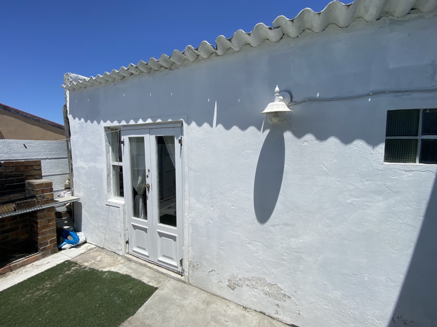 2 Bedroom Property for Sale in Pelican Park Western Cape